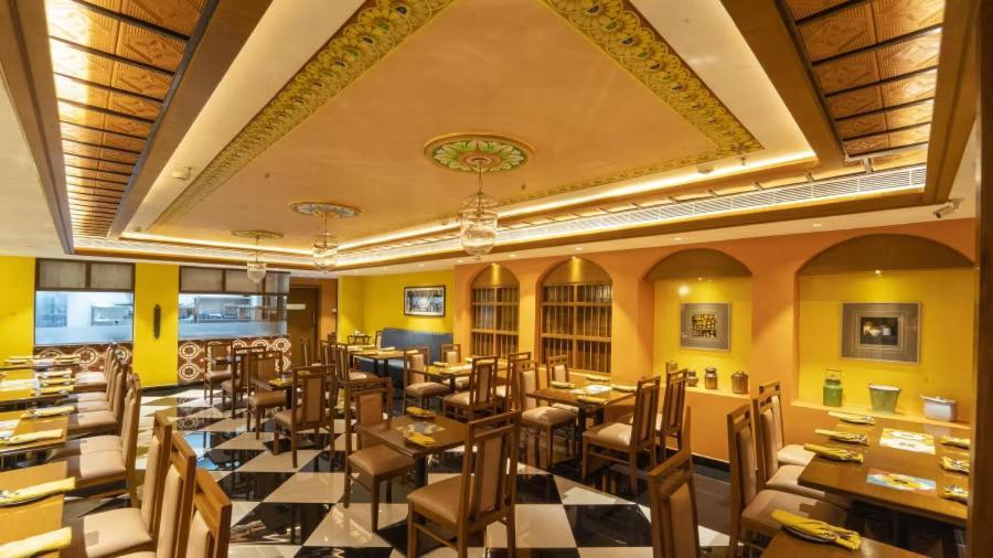 Hotel Aadithya Ченай Екстериор снимка