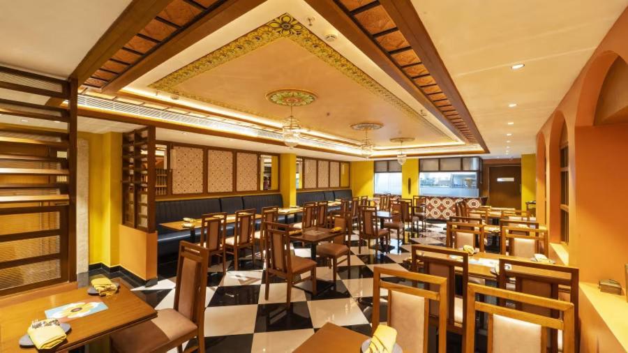 Hotel Aadithya Ченай Екстериор снимка